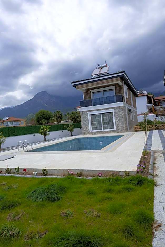 Amore Hotel Teki̇rova