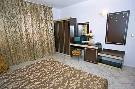 Economy Triple Room without Balcony