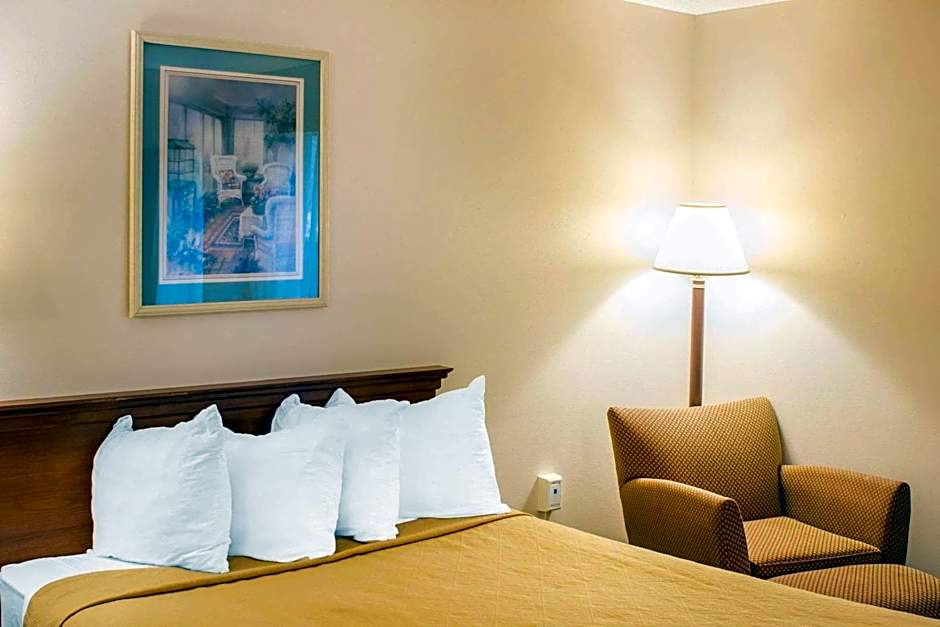 Econo Lodge Raleigh near Walnut Creek Amphitheatre