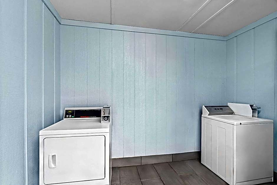 Rodeway Inn & Suites