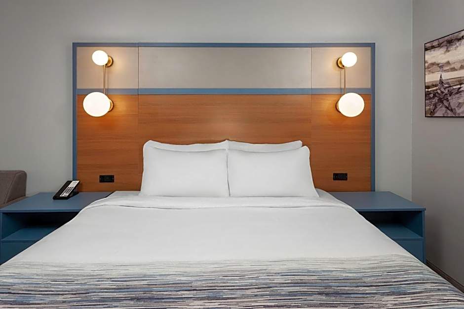 AmericInn by Wyndham Lake Mills