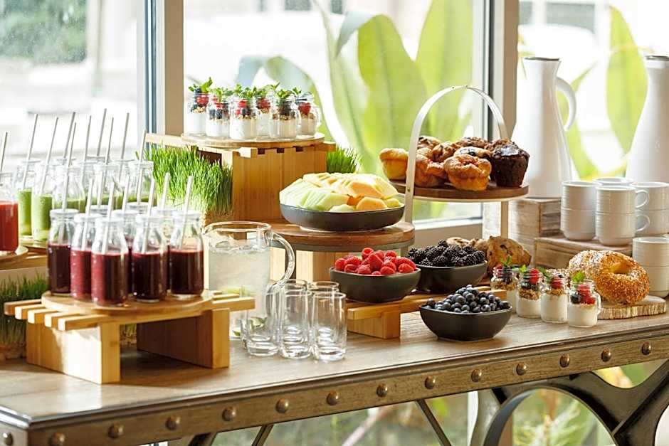 Renaissance by Marriott Tampa International Plaza Hotel