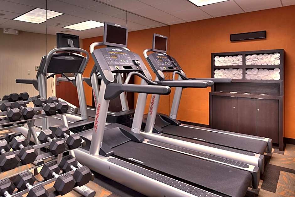 Courtyard by Marriott Kansas City Shawnee