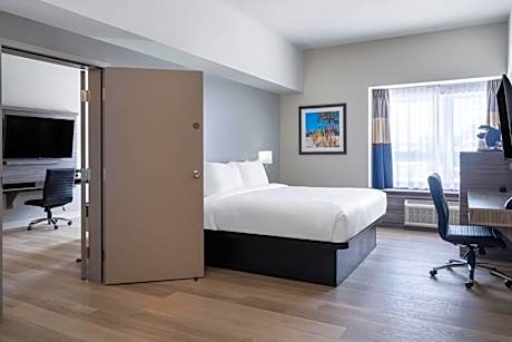 One-Bedroom King Suite - Non-Smoking