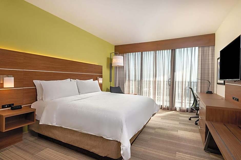 Holiday Inn Express & Suites Santa Ana - Orange County By IHG