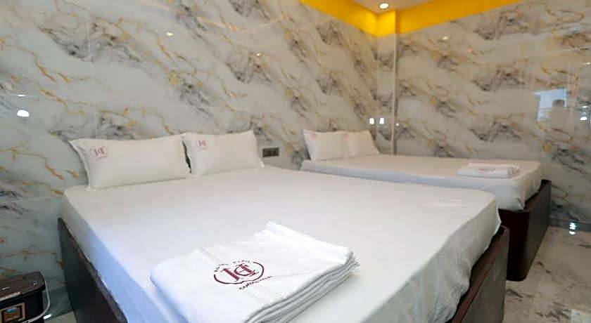 HOTEL CYRIL