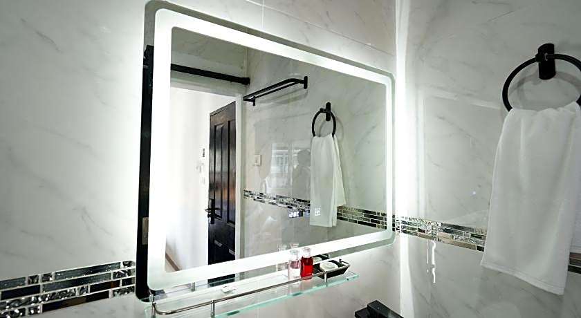 Thonglor Suites Hotel