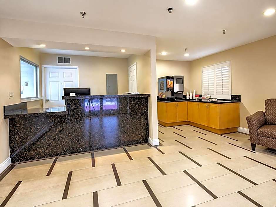 Burbank Inn and Suites