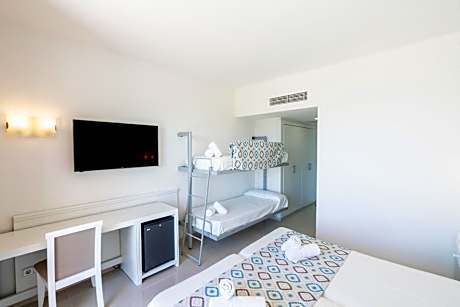 Family Double Room (2 adults + 2 children)