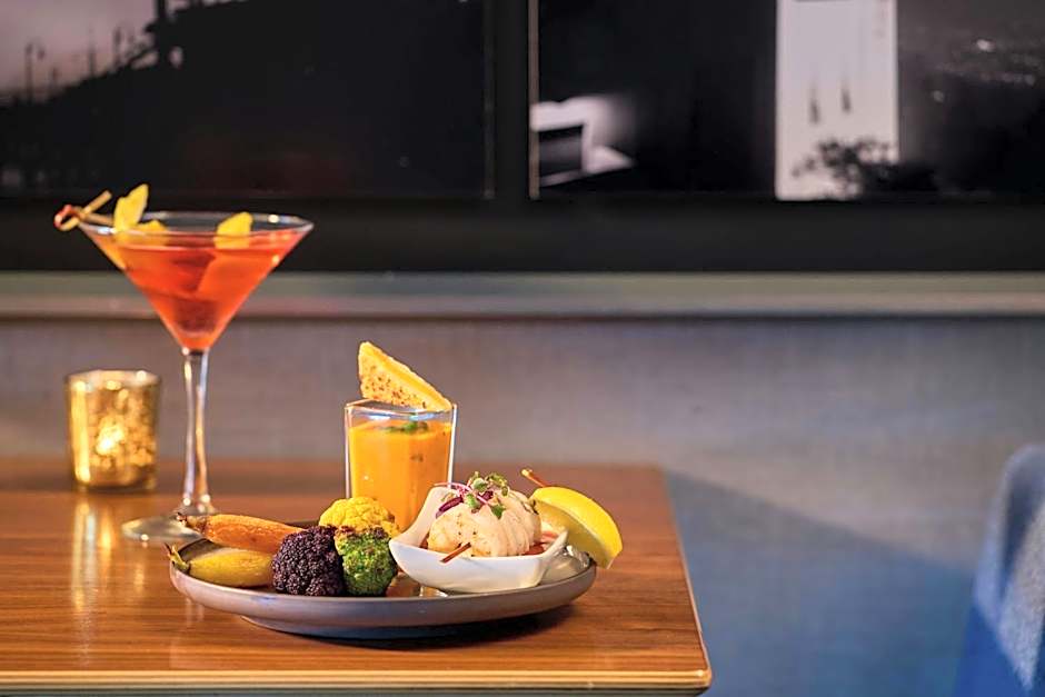 Renaissance Los Angeles Airport Hotel