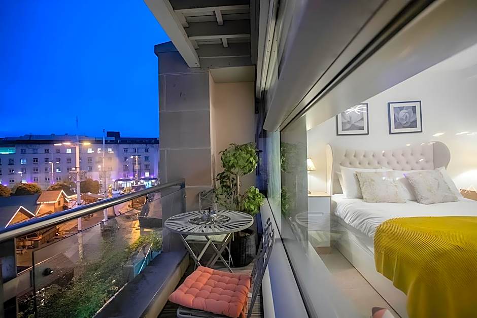 Live in Leeds Millenium Square Apartment