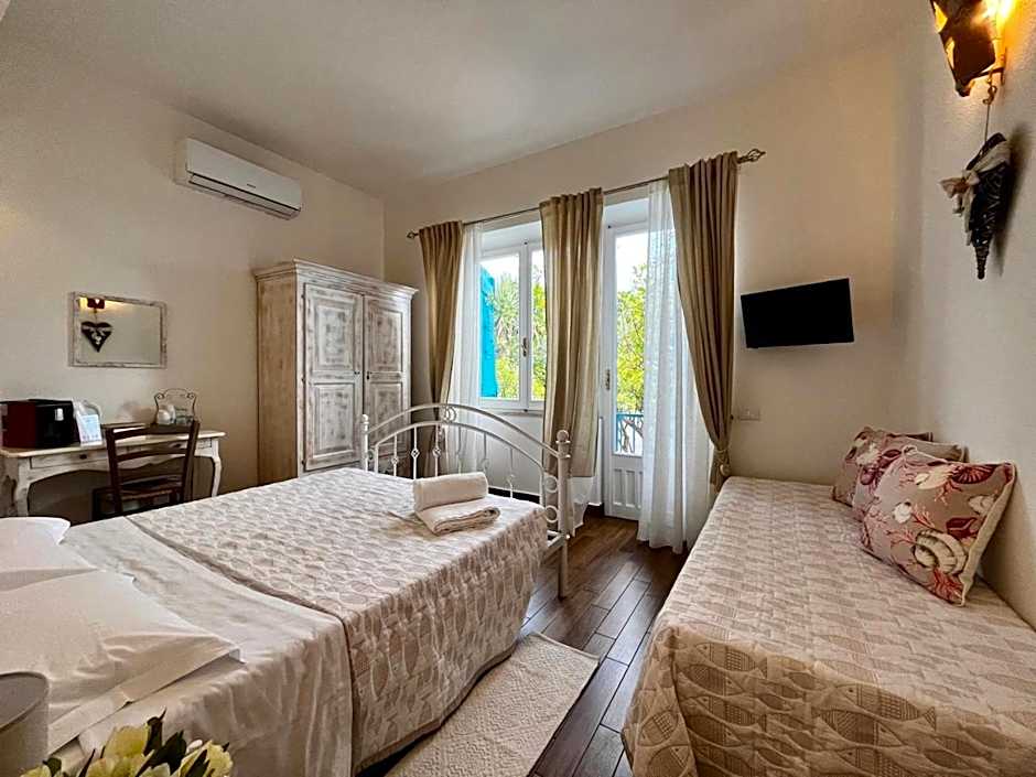 Palmasera Charming Rooms