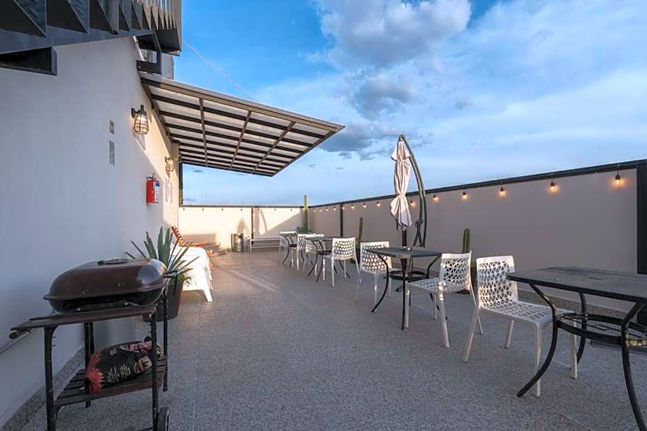 301 Historic building 1Bdrm 1bath AC Rooftop