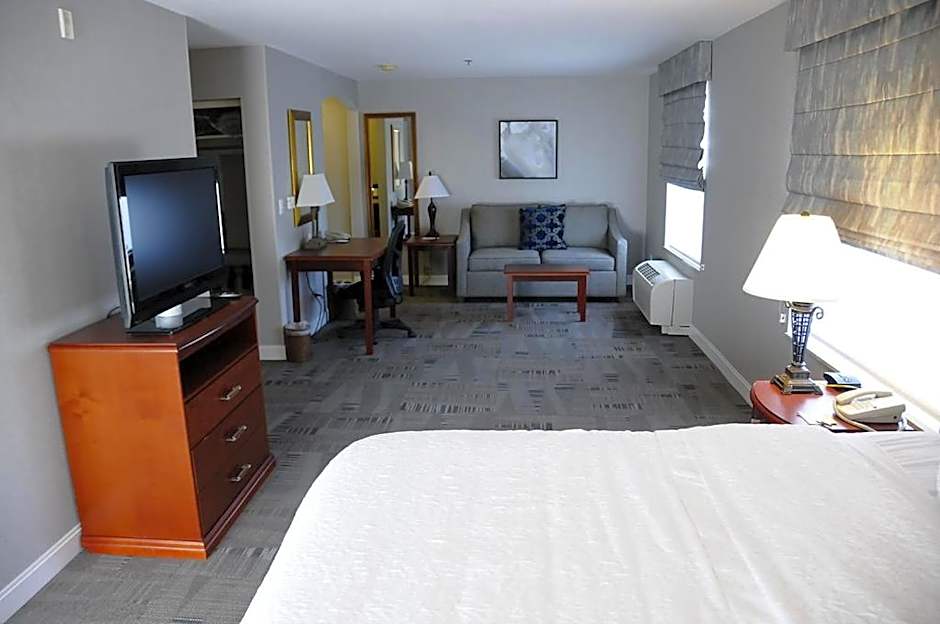 Hampton Inn By Hilton & Suites Redding