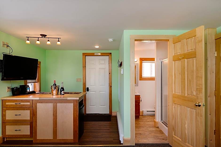 Cobble Mountain Lodge