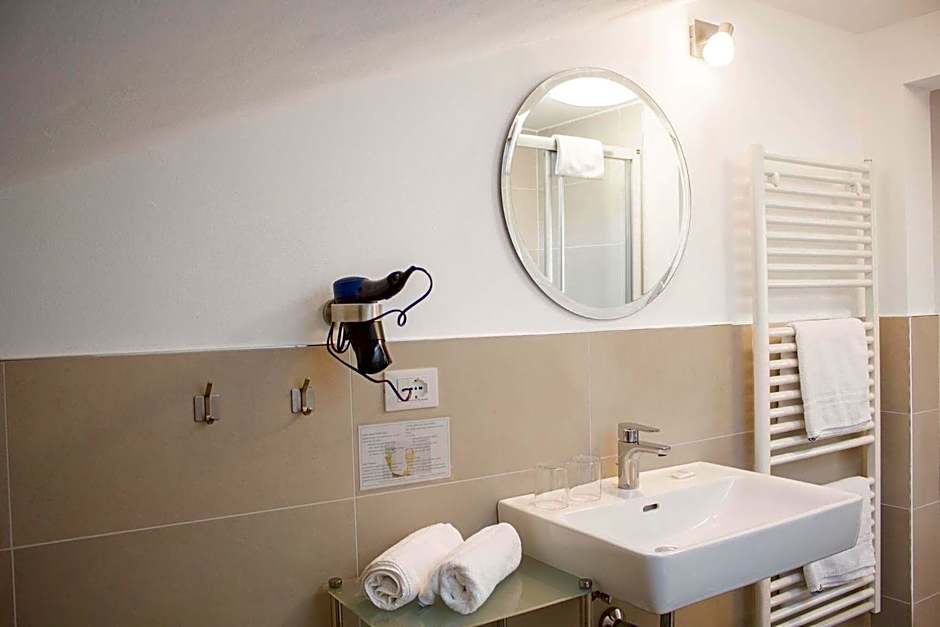 Schenna Garni Eden Bed & Breakfast