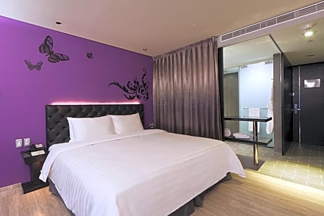 DELUXE DOUBLE ROOM