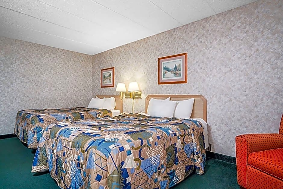 Norwood Inn & Suites LaCrosse
