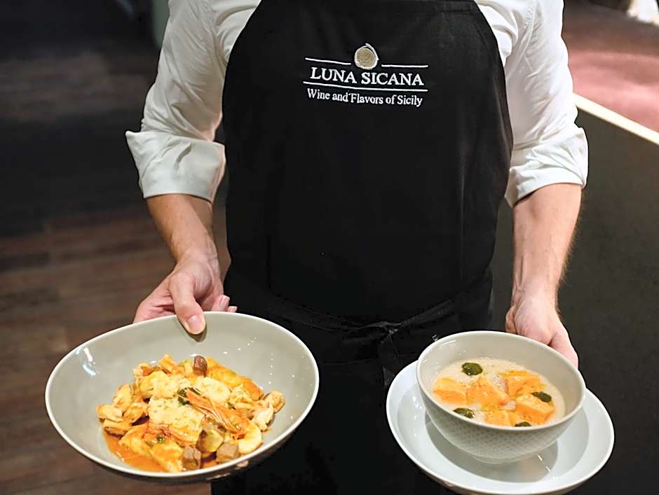 Luna Minoica Suites and Apartments