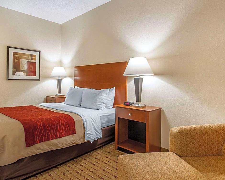 Quality Inn & Suites Eau Claire University Area