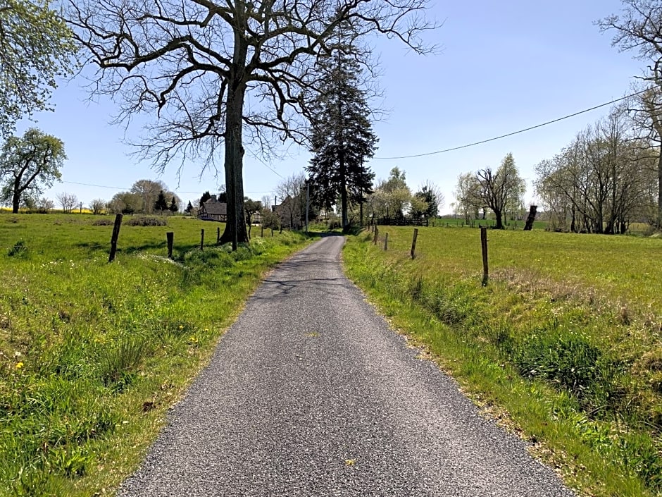 Le Bas Chesnay Chambres D'Hotes Domfront en Poiraie