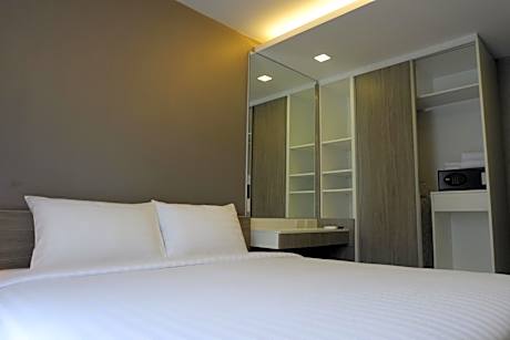 Deluxe Double Room with Shower