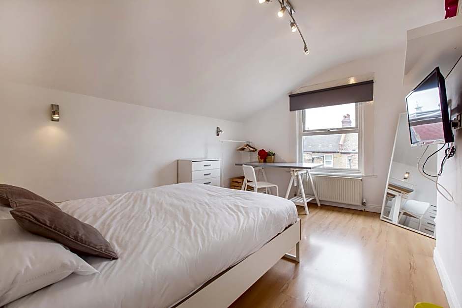 Tooting Broadway Studios & Rooms by PrimeCityHosts