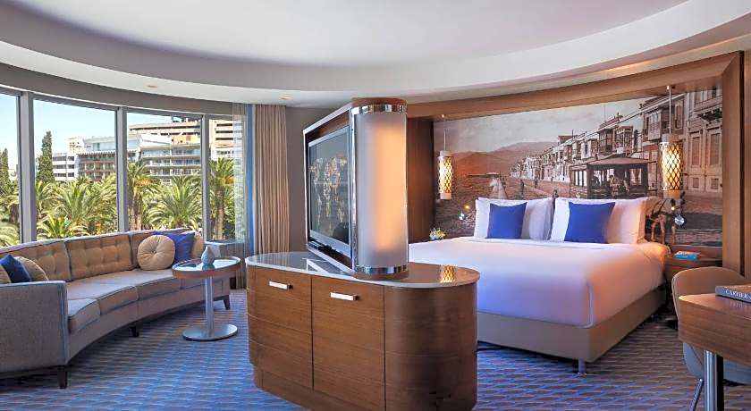 Renaissance by Marriott Izmir Hotel