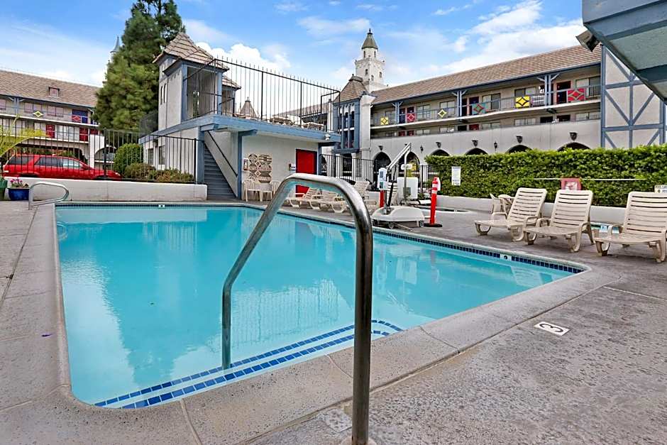 Castle Inn and Suites Anaheim