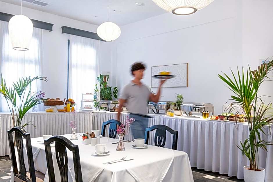 Rose Bay Hotel