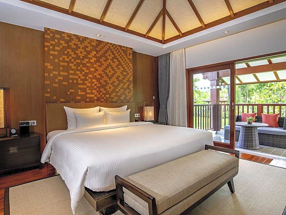Photo 1 of 4 of Deluxe 1 King Bed Suite, Garden or Mountain View