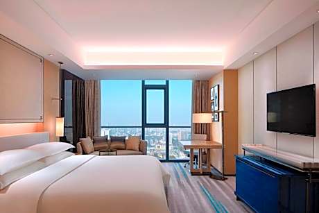 Deluxe King Bed Room, Guest room, 1 King, City view