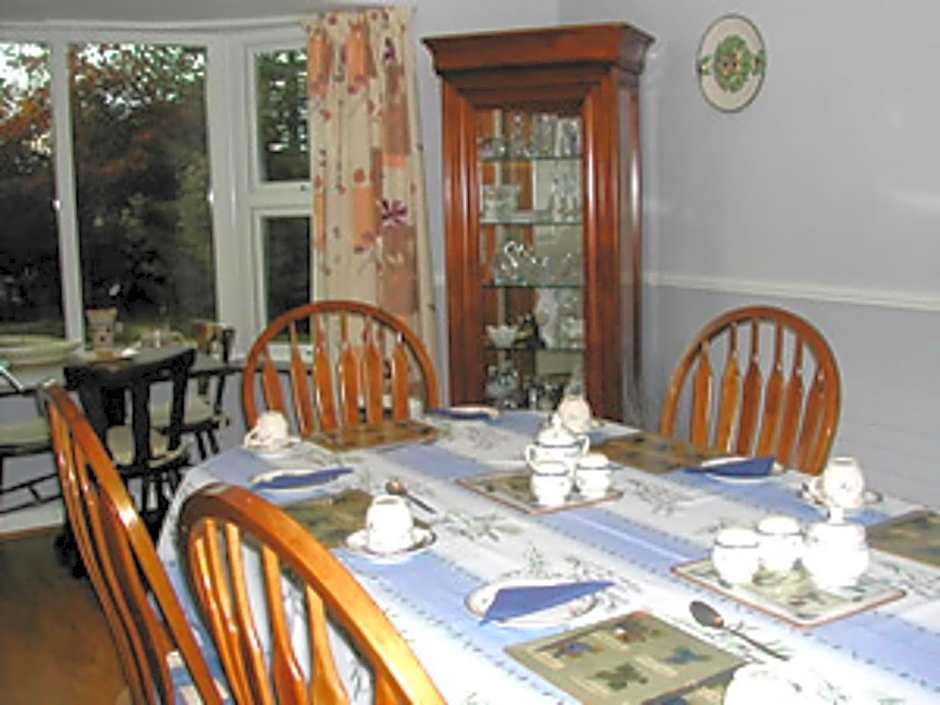 Twin Oaks Bed & Breakfast
