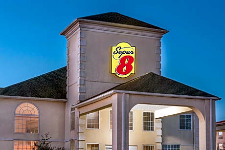 Super 8 by Wyndham Harrisburg Hershey North