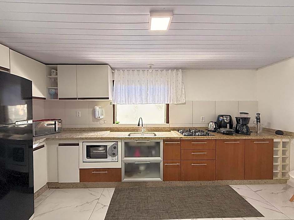 BS01- Casa com Piscina Aquecida e Churrasqueira