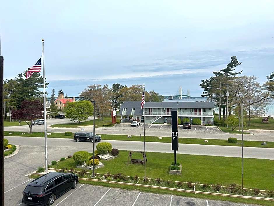 Super 8 by Wyndham Bridgeview of Mackinaw City