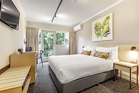 Nightcap at Findon Hotel