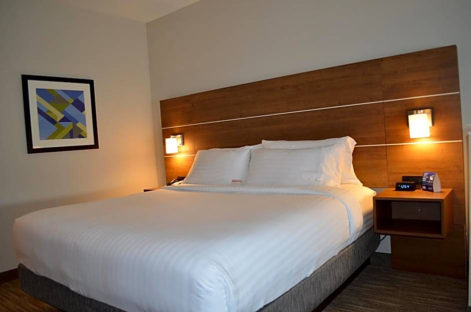Holiday Inn Express & Suites Charlotte NE - University Area By IHG