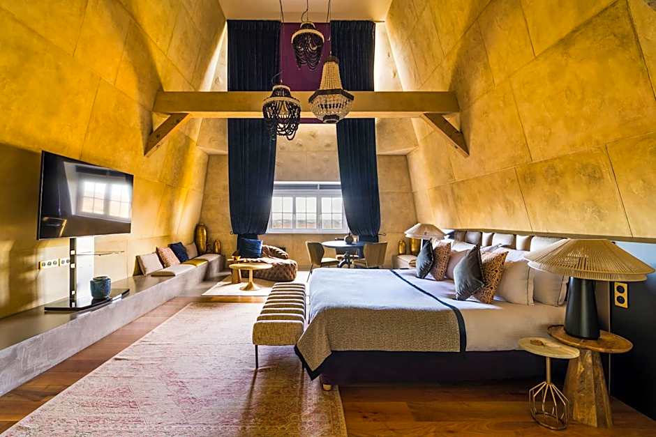 Chateau Jeanne & The Forest - Chateau de Montvillargenne