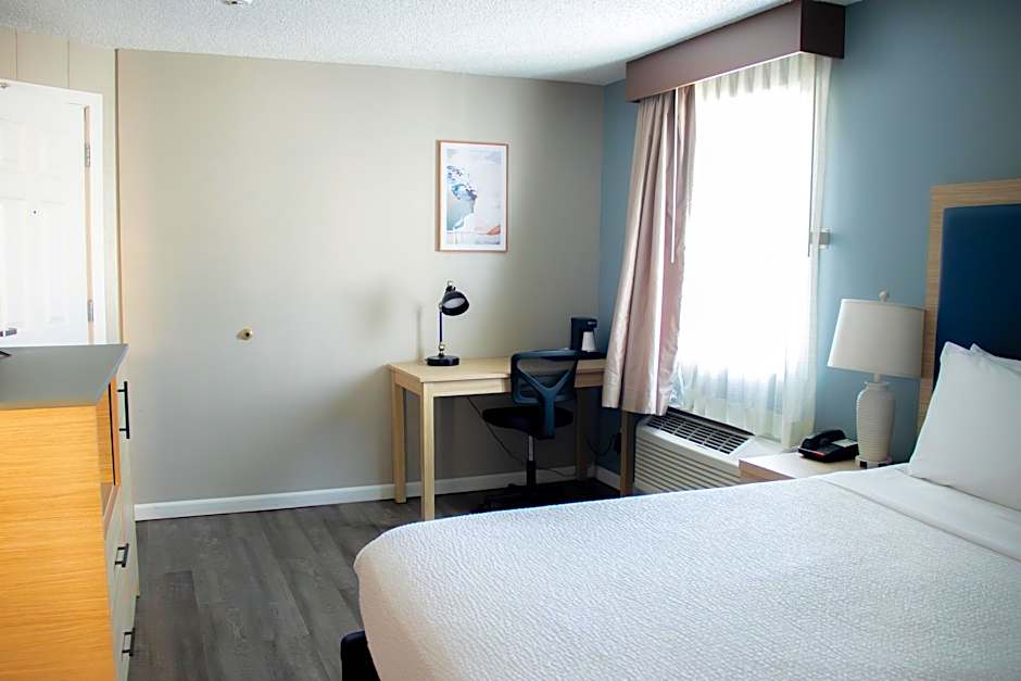 Photo 1 of 5 of 1 Queen Bed
