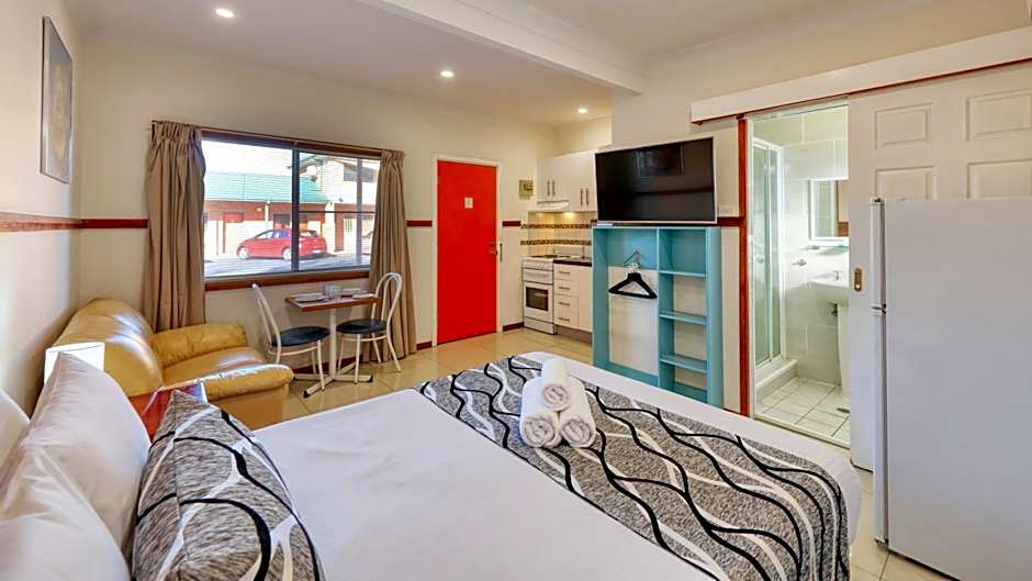 Across Country Motor Inn