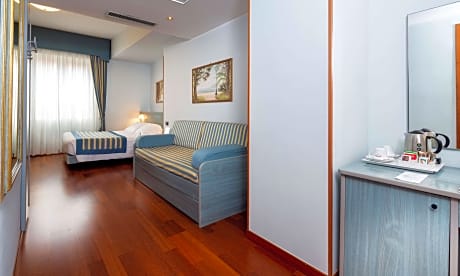 1 QUEEN BED,STANDARD,NON SMOKING