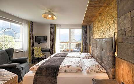 Double Room with Balcony and Mountain View