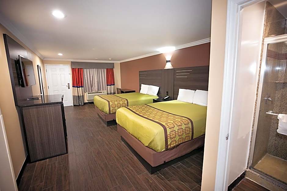 Photo 1 of 10 of 1 Queen Bed, Accessible, Nonsmoking