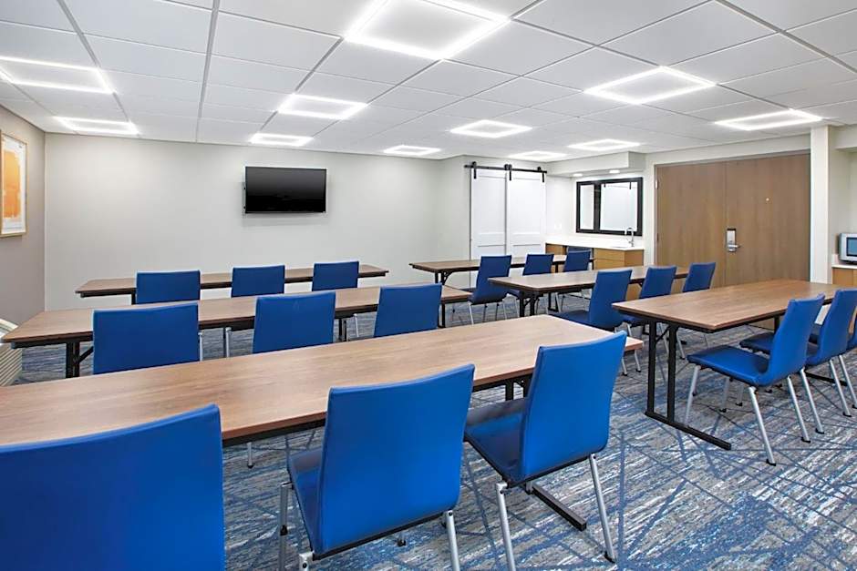 Holiday Inn Express & Suites Eden Prairie  Minneapolis By IHG