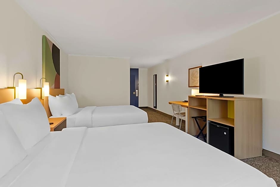 Spark by Hilton Daleville Roanoke North
