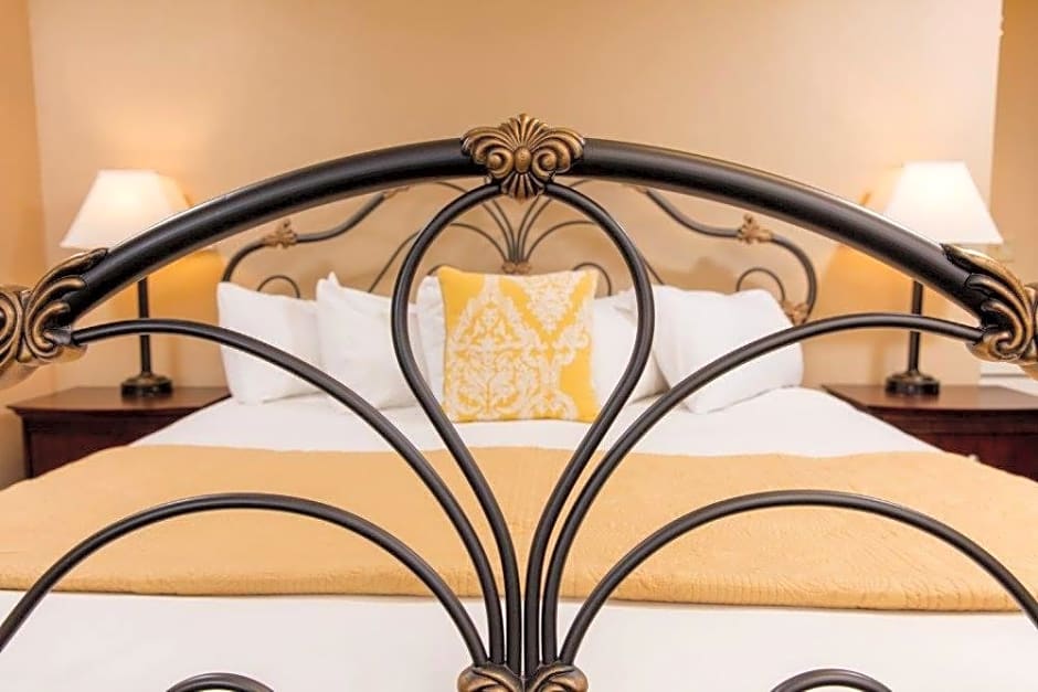 Ramada by Wyndham Galena Hotel & Day Spa