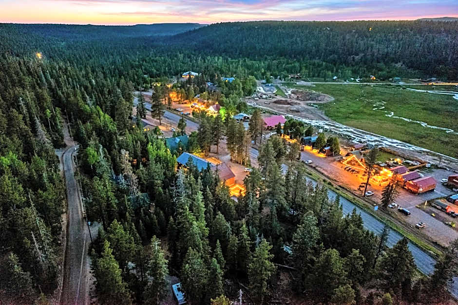 Duck Creek Village Inn