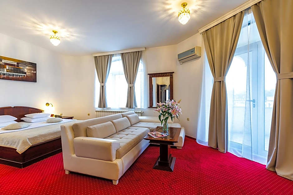 Garni Hotel Royal Crown