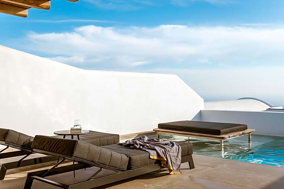 NĒRO Boutique Hotel